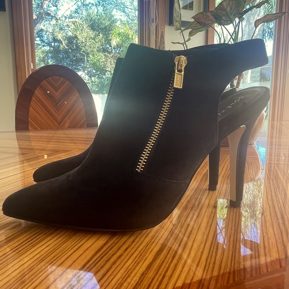 Cole Haan Lana Shootie II black suede gold zipper 8B